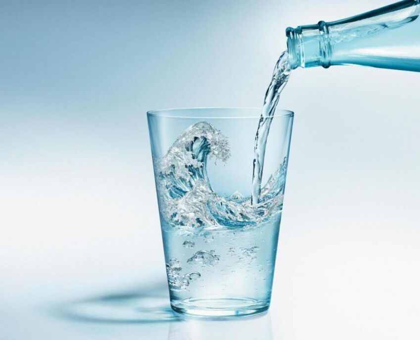 飲酒ダイエット中はきれいな水をたくさん飲む必要があります